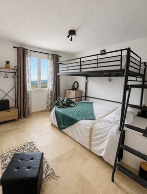 2 bedrooms, iron/ironing board, WiFi - /New air-conditioned country house with heated indoor pool, Provence (Puyméras)