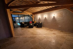 Interior - /New air-conditioned country house with heated indoor pool, Provence (Puyméras)