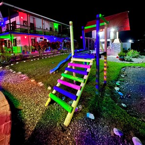 Children’s area - Cozy 2-bedroom apartment in serene Pueblo Tapao to close at Parque del Cafe (Pueblo Tapao)