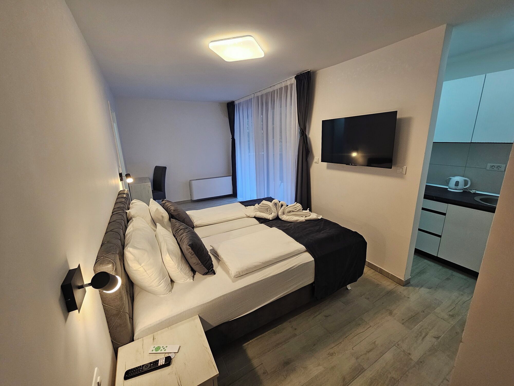 1 bedroom, iron/ironing board, travel cot, Internet