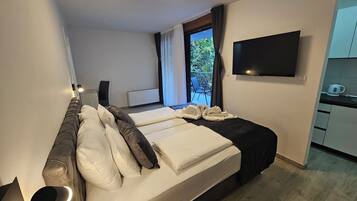 1 bedroom, iron/ironing board, travel cot, Internet