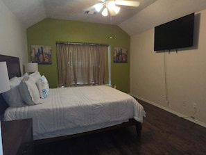 4 bedrooms, iron/ironing board, WiFi, bed sheets