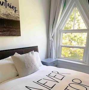 6 habitaciones, tabla de planchar con plancha, wifi y ropa de cama