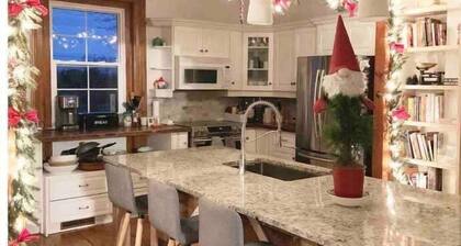 A luxury farmhouse - 6 bedrooms, pool on 12 acres