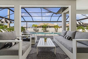 Outdoor dining - Sun-Soaked Cape Coral Retreat-Heated Pool, Hot tub, Game Room, Fire Pit (Cape Coral)