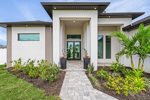 Exterior - Sun-Soaked Cape Coral Retreat-Heated Pool, Hot tub, Game Room, Fire Pit (Cape Coral)