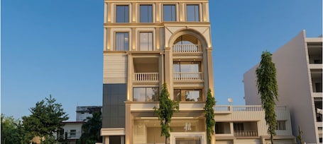 Exterior. Hotel Midas