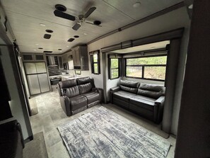 Interior - Hidden Orchard Retreat Private & Cozy (Modesto)