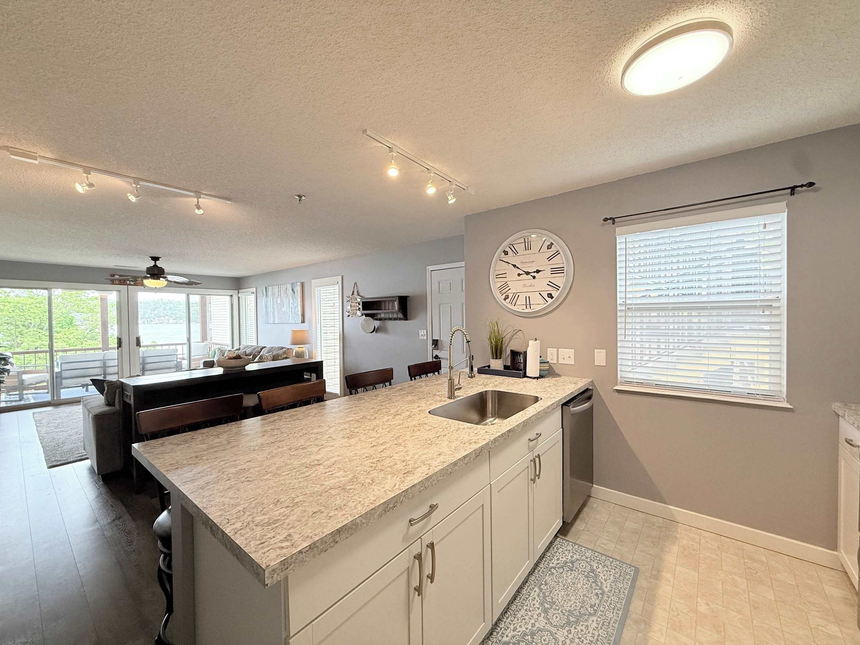 Condo, varias camas, cocina (Lakefront Vibes) | Cocina privada