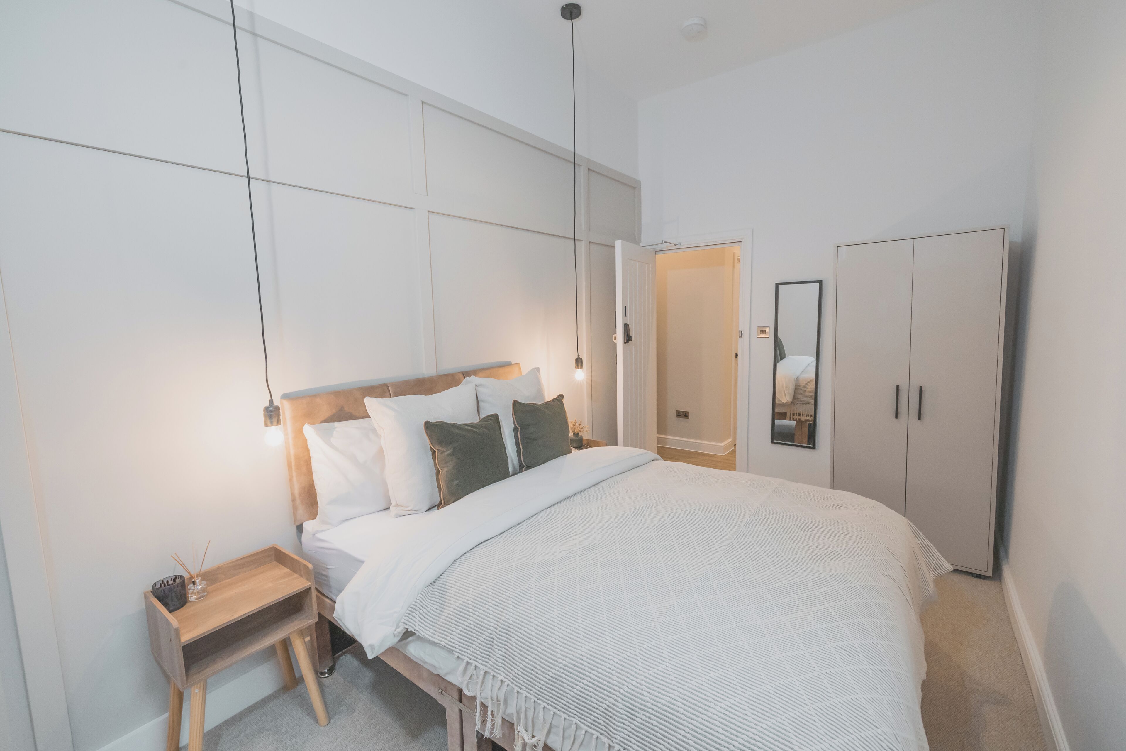 3 slaapkamers, een strijkplank/strijkijzer, wifi, beddengoed