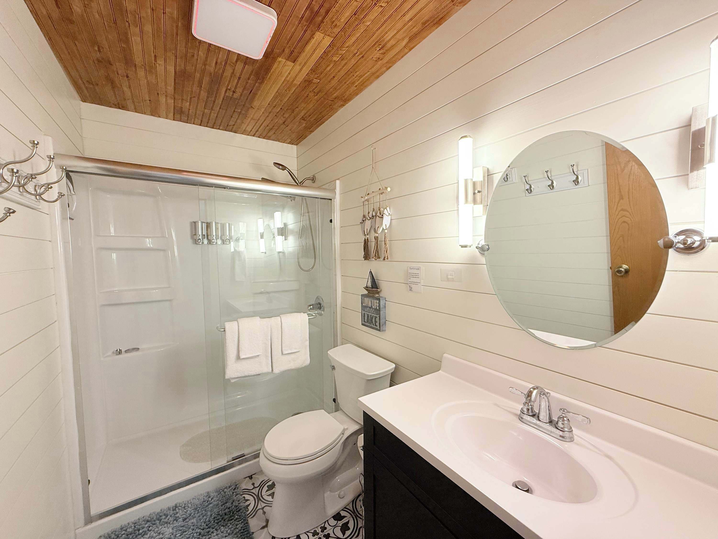 House, Multiple Beds, Patio (Cozy Cove Escape) | Bathroom