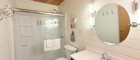 Ferienhaus, Mehrere Betten, Terrasse (Cozy Cove Escape) | Badezimmer
