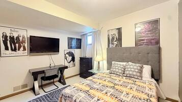 5 bedrooms, individually decorated, individually furnished, desk