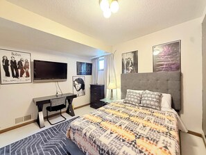 บ้านพัก, หลายเตียง, ลานระเบียง (Cozy Cove Escape) | 5 ห้องนอน, ห้องพักตกแต่งอย่างมีเอกลักษณ์, ตกแต่งพิเศษโดยเฉพาะ, โต๊ะทำงาน