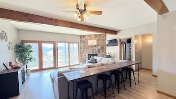 House, Multiple Beds, Patio (Cozy Cove Escape) | Interior