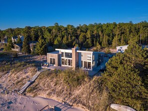 Exterior - Pet Friendly, 4 bedrooms, direct beach access (Northport)