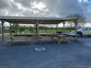 Outdoor dining - Vrbo Property (Litteau)