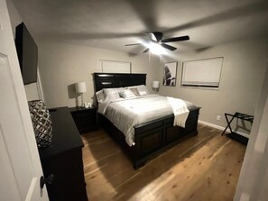 Room - Saint Louis Family Getaway Home (St. Louis)