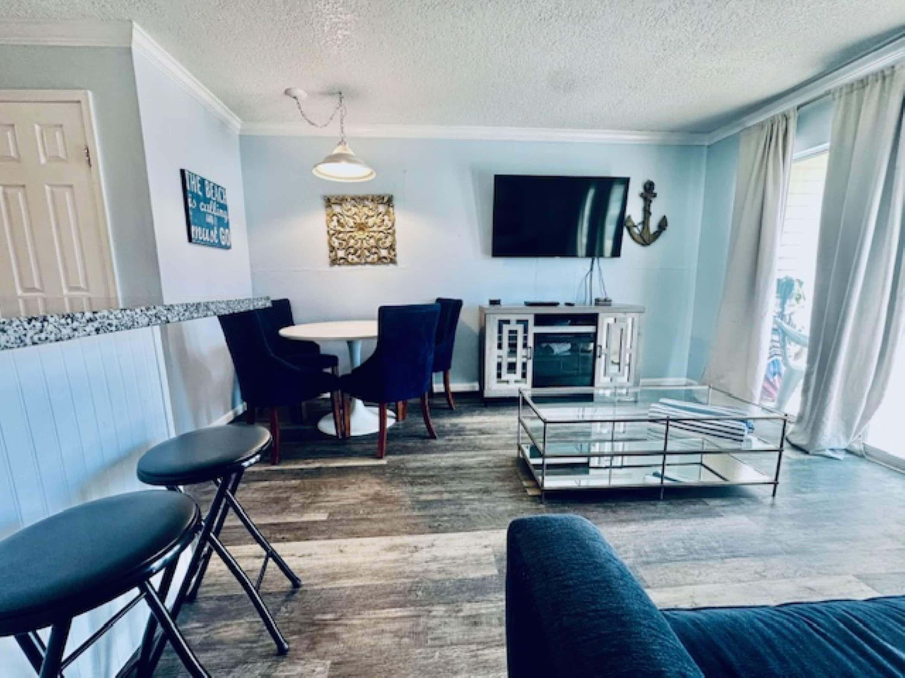 Condo, Multiple Beds, Balcony, Ocean View (Sandy Seawall Escape) | Living area