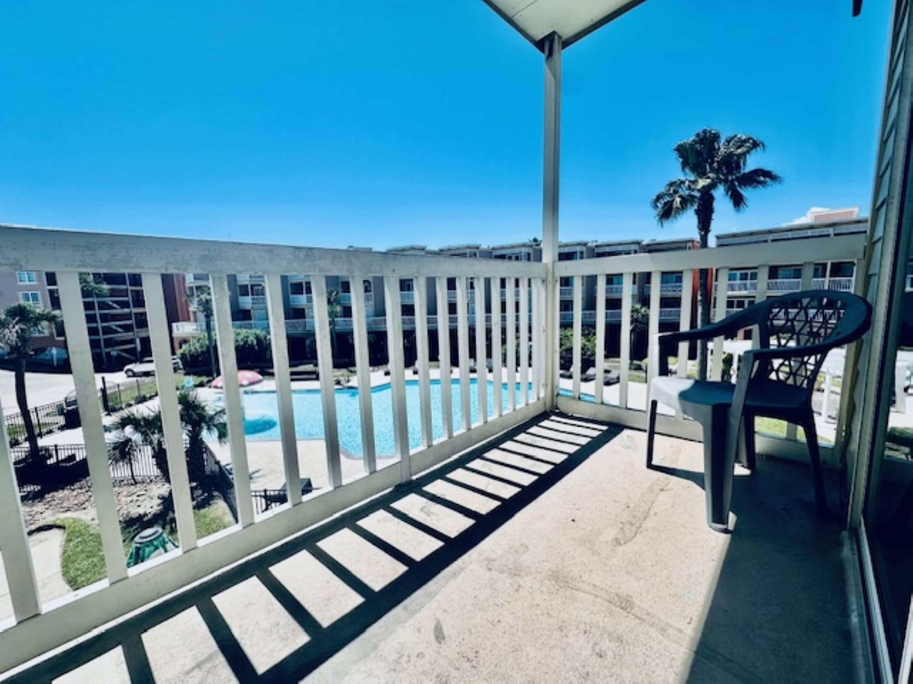Appartement, meerdere bedden, balkon, uitzicht op oceaan (Sandy Seawall Escape) | Kameruitzicht