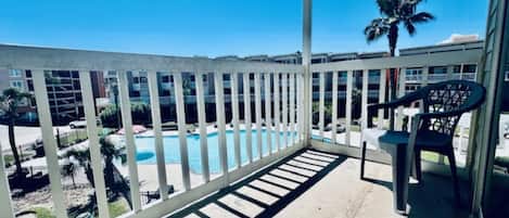 Appartamento, letti multipli, balcone, vista oceano (Sandy Seawall Escape) | Vista dalla camera