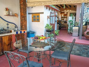 Outdoor dining - BEAUTIFUL MANSION IN THE HISTORIC CENTER OF PATZCUARO (Pátzcuaro)