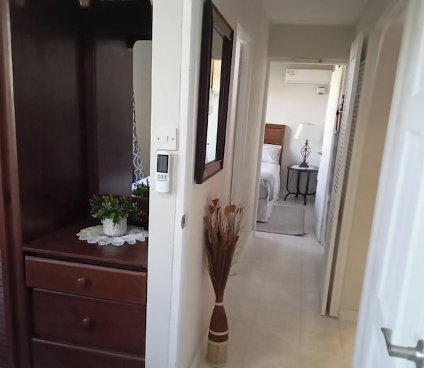 2 bedrooms, iron/ironing board, WiFi, bed sheets - 2-bedroom apartment in beautiful Christ Church with AC comfort. (Christ Church)