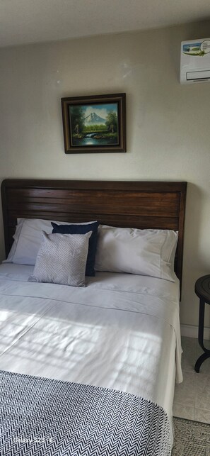 2 habitaciones, tabla de planchar con plancha, wifi y ropa de cama 