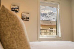 1 bedroom, iron/ironing board, WiFi, bed sheets - Summit View Penthouse in Downtown Canmore at Brookside Lane (Canmore)