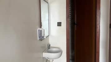 Double or Twin Room | Bathroom