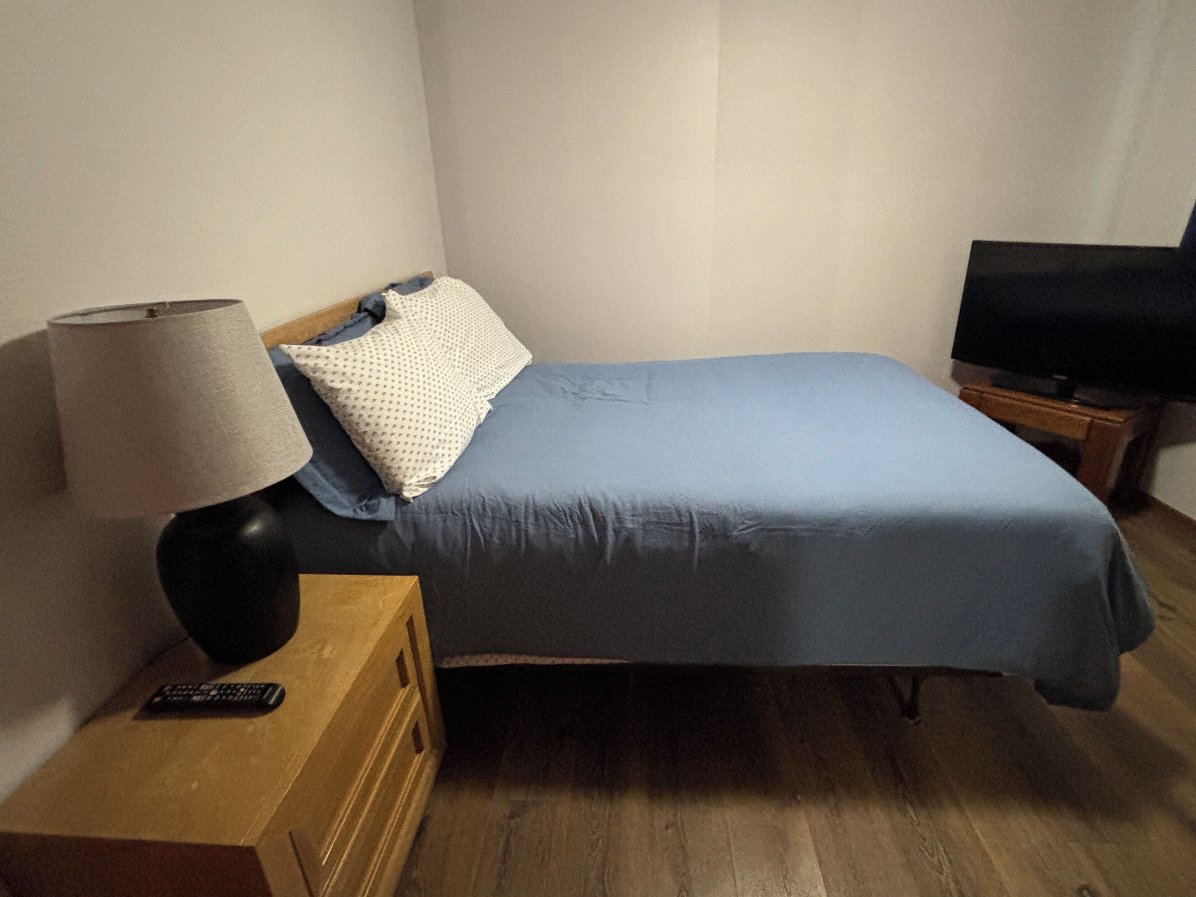 2 chambres, fer et planche à repasser, Wi-Fi gratuit, draps fournis