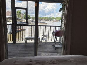 2 bedrooms, iron/ironing board, free WiFi, bed sheets - 2BR Lakefront End Unit Condo! Large Deck w/ GREAT channel views! (Osage Beach)