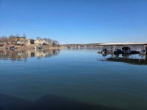 Marina - 2BR Lakefront End Unit Condo! Large Deck w/ GREAT channel views! (Osage Beach)