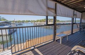 Property grounds - 2BR Lakefront End Unit Condo! Large Deck w/ GREAT channel views! (Osage Beach)