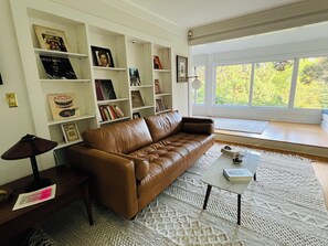 Living area - Madrona Craftsman Retreat Near Lake Washington (Seattle)