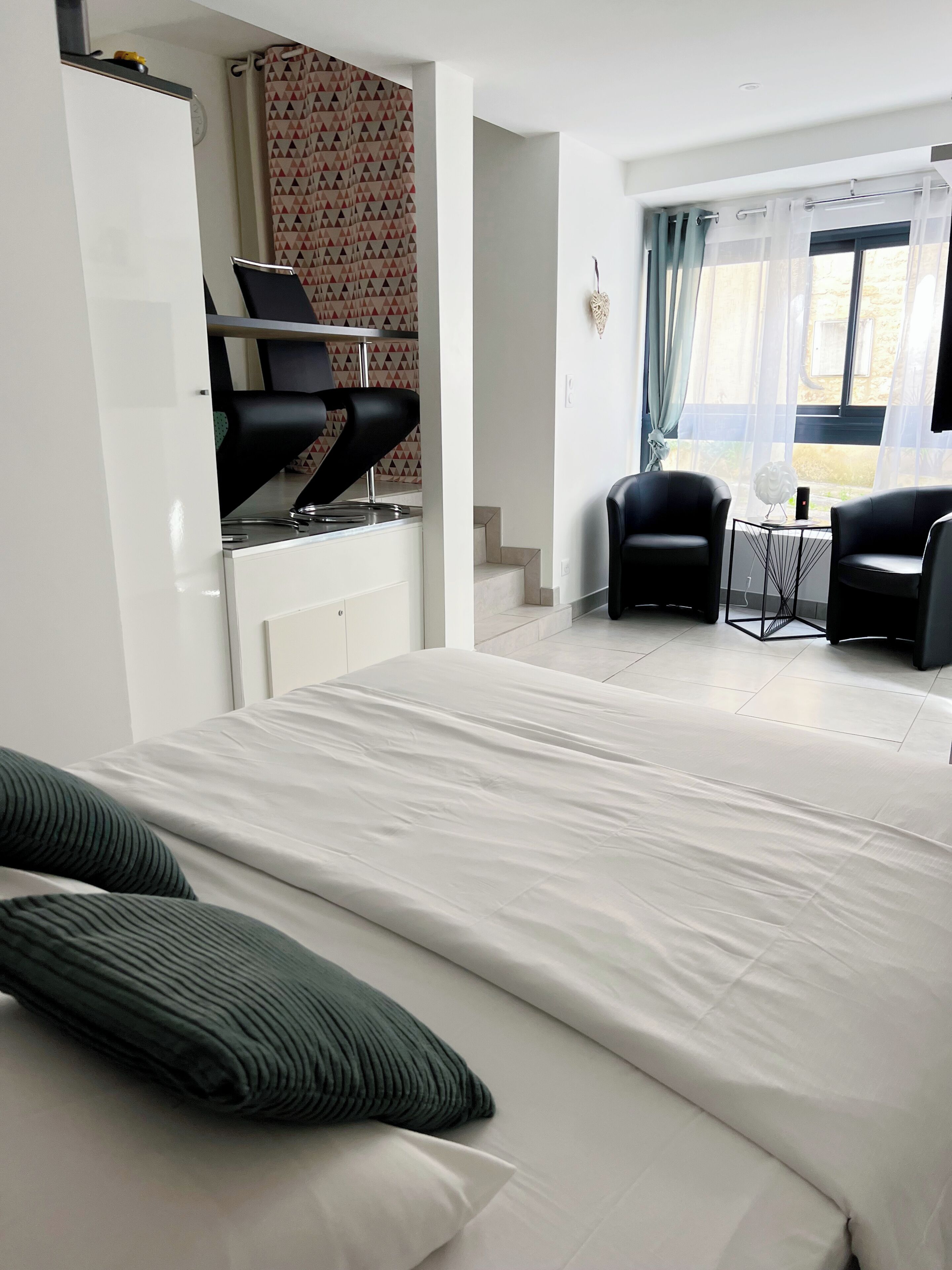 WiFi, bed sheets