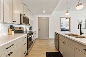 Apartamento, varias camas, cocina (Zion Poolside Escape) | Cocina privada