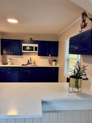 Private kitchen - Charming 2-bedroom house in cozy Art and Design District in Carmel (Carmel)