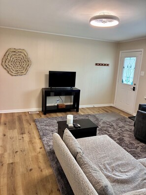 Living area - Charming 2-bedroom house in cozy Art and Design District in Carmel (Carmel)