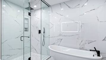 Hårtørrer, bidet, håndklæder, Sæbe