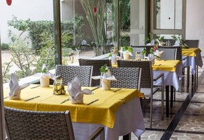 Dining - tunsia lodge Hotel  (Hammamet)