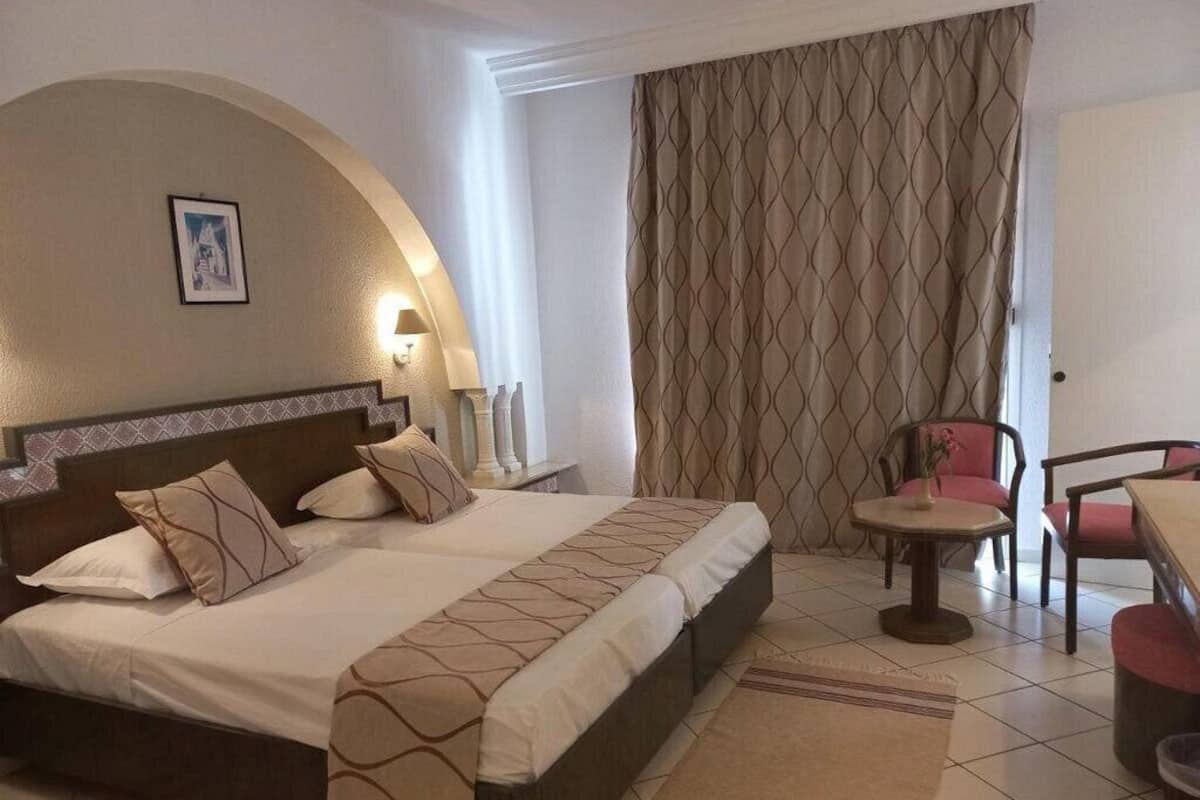 Neljän hengen perushuone