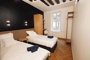 Room - Central Paris 3BR Apartment | 3 Bathrooms | Sleeps 8 | Walk to Louvre | AC (Paris)