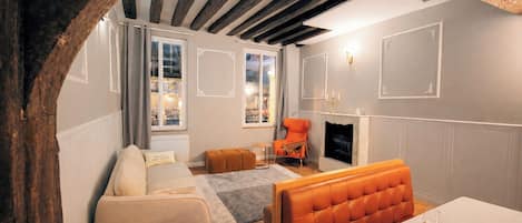 Smart TV y chimenea