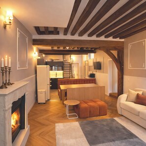 Living area - Central Paris 3BR Apartment | 3 Bathrooms | Sleeps 8 | Walk to Louvre | AC (Paris)