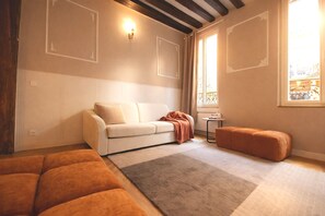 Living area - Central Paris 3BR Apartment | 3 Bathrooms | Sleeps 8 | Walk to Louvre | AC (Paris)