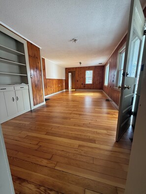 Interior - Lakeview Blue (Meredith)