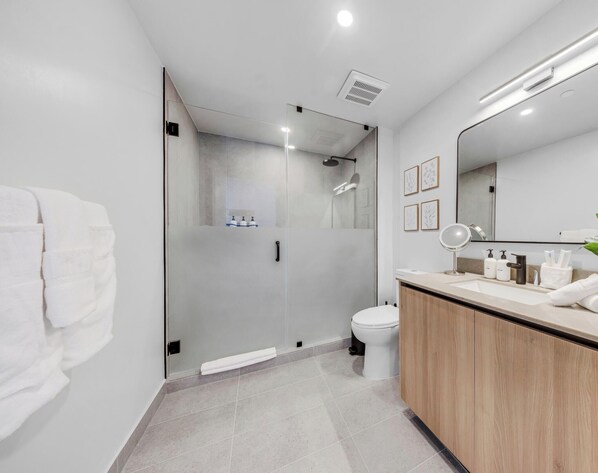 Condo, Balcony, City View | Bathroom - Luxe & Chic 1-BR - Balcony & Sea View (Miami)