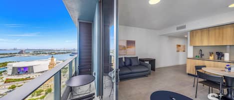 Apartment, Balkon, Stadtblick | Innenbereich