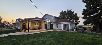 Spacious 6-bedroom farmhouse in rural, beautiful Kanosh